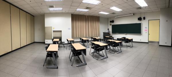 教室 R225