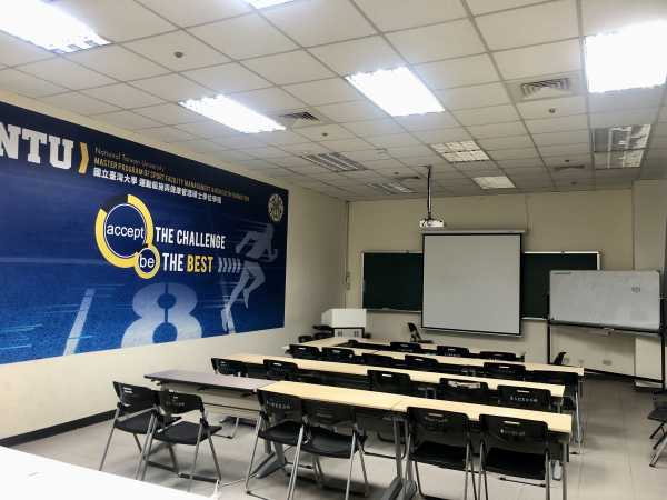 教室 R204